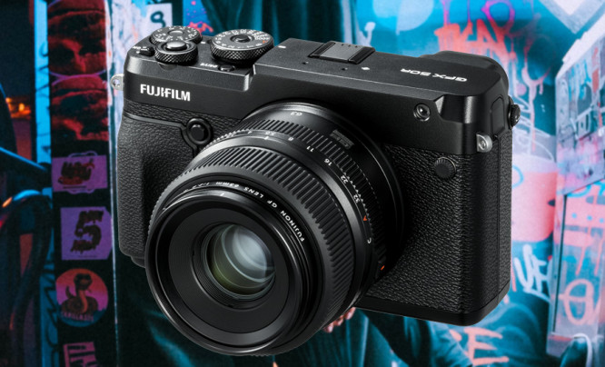  Fujifilm GFX 50R - kompaktowy i funkcjonalny, najtańszy bezlusterkowy średni format na rynku