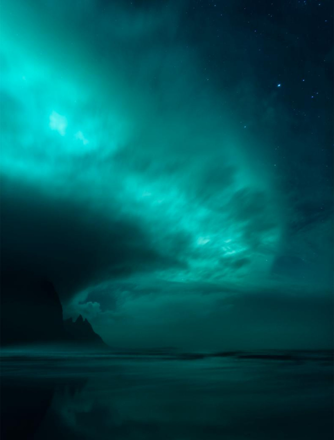 Mikkel Beiter - I miejsce w kategorii "Aurorae", zdjęcie przedstawia zorzę polarną Borealis