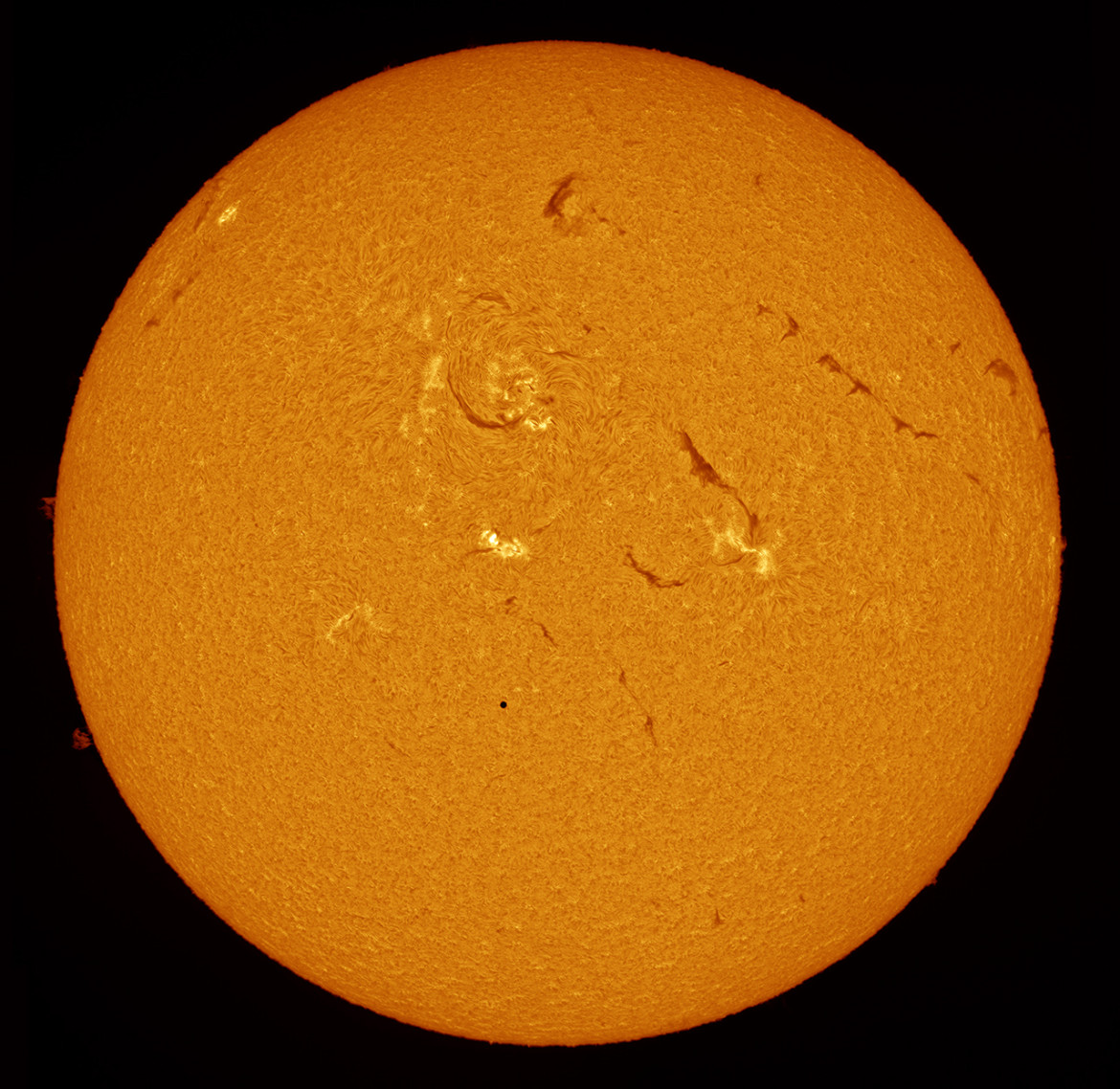 Alexandra Hart - I miejsce w kategorii "Our Sun", zdjęcie przedstawia przejście planety Merkury na tle Słońca