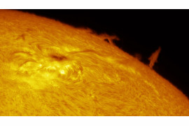 Eric Toops - II miejsce w kategorii "Our Sun", zdjęcie przedstawia wybuchy na Słońcu