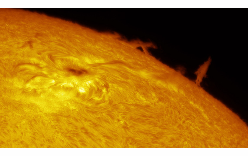 Eric Toops - II miejsce w kategorii Our Sun, zdjęcie przedstawia wybuchy na Słońcu