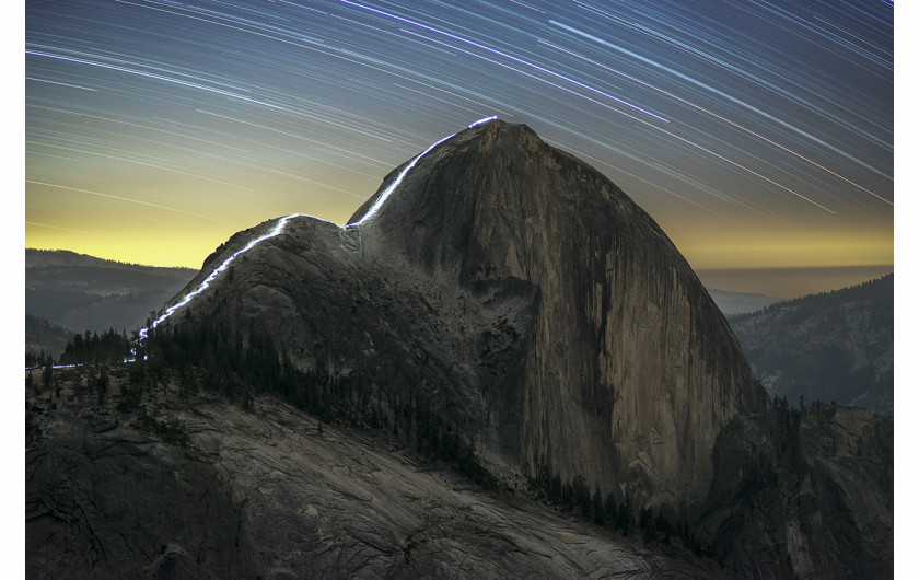 Kurt Lawson i Sean Goebel - II miejsce w kategorii People and Space, zdjęcie przedstawia wycieczkę po szlaku Cable Route (Park Yosemite)