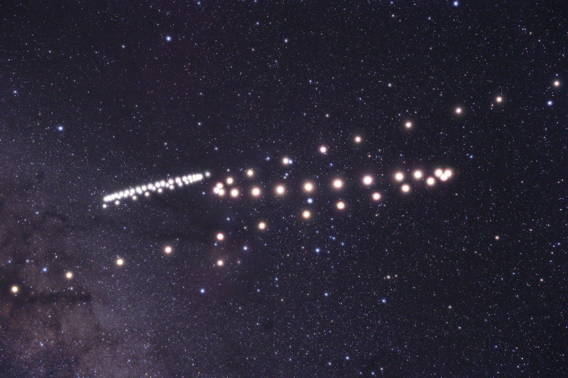 Tunç Tezel - II miejsce w kategorii "Planets, Comets and Asteroids", zdjęcie przedstawia drogę Marsa i Saturna