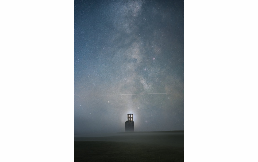 fot. Sam King, Above the Tower, 2. miejsce w kategorii People and Space / Insight Investment Astronomy Photographer of the Year 2019