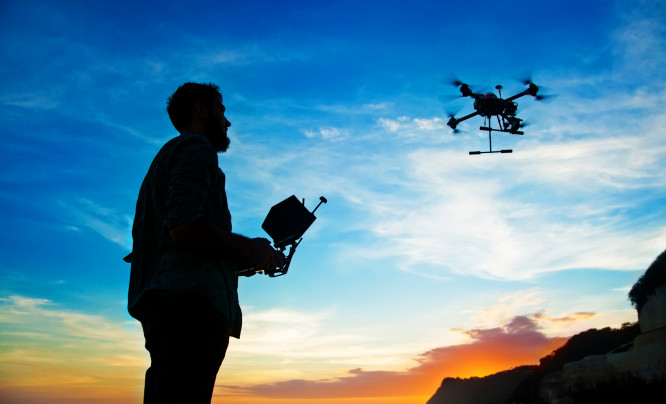  Historyczny wyrok w sprawie fotografa, który dronem ranił dwie osoby