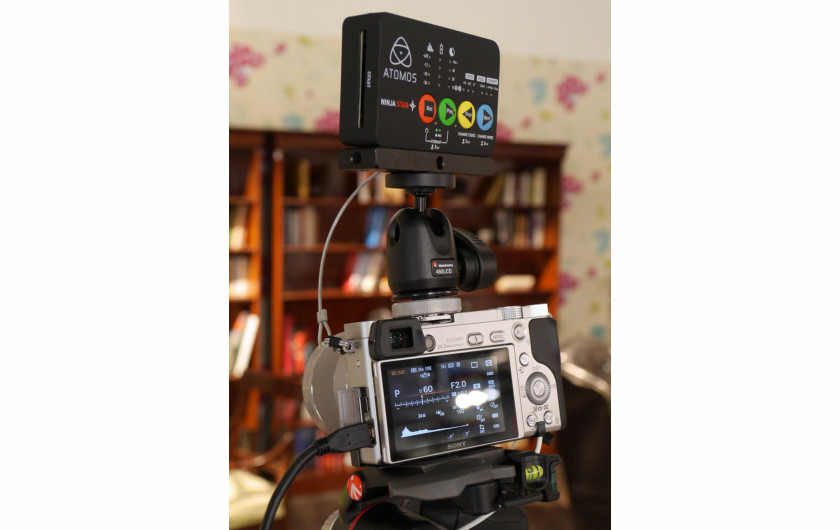 malutki A5100 w roli półprofesjonalnej kamery filmowej