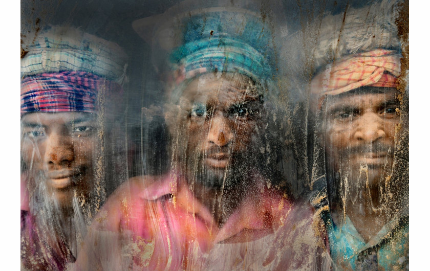 fot. Faisal Azim, pracownicy zakładu produkcji żwiru, Chittagong, Bangladesh 2015