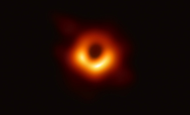 Oto pierwsze w historii zdjęcie czarnej dziury