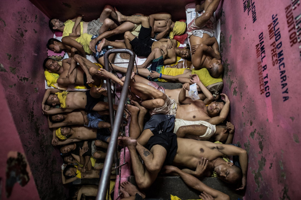 fot. Noel Celis, "Life Inside The Philippines' Most Overcowded Jail", 3. miejsce w kategorii General News / Singles.

Quenzon City Jail, jedno z najbardziej przeludnionych więcej na Filipinach. Dramatyczna sytuacja w filipińskich więzieniach spowodowana jest bezprecedensowymi działaniami policji w zakresie walki z przestępczością. 