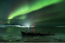 fot. Michael Zavyalov, "Aurora Borealis on the coast of the Barent's Sea" / Insight Investment Astronomy Photographer of the Year 2018