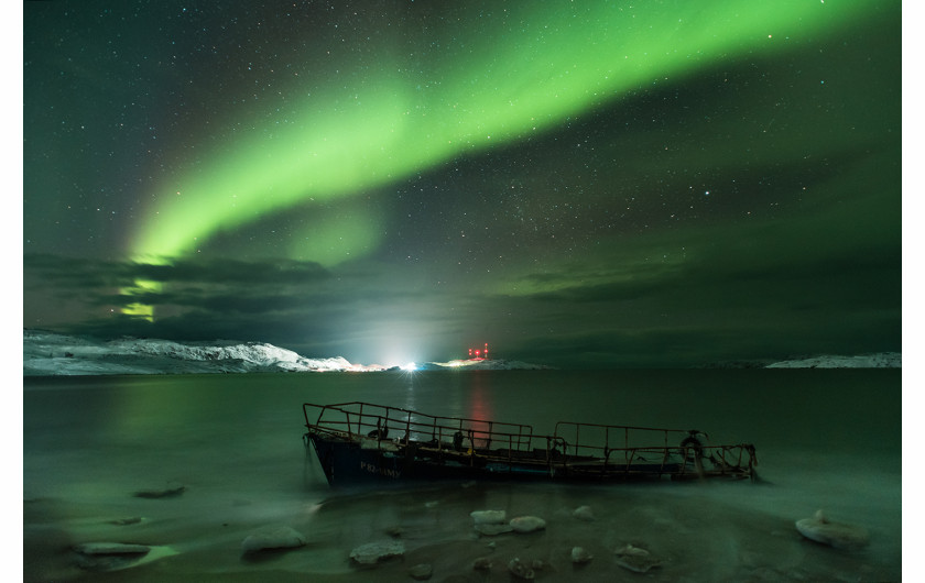 fot. Michael Zavyalov, Aurora Borealis on the coast of the Barent's Sea / Insight Investment Astronomy Photographer of the Year 2018