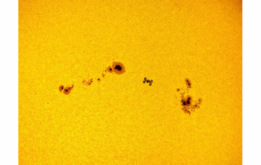 fot. Dani Caxete, ISS Sunspots / Insight Investment Astronomy Photographer of the Year 2018