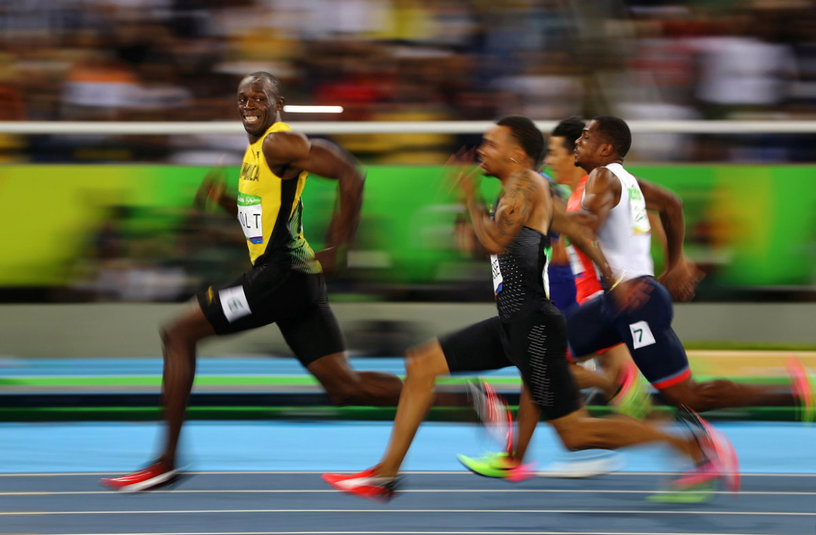 fot. Kai Oliver Pfaffenbach, "Rio's Golden Smile", 3. miejsce w kategorii Sports / Singles.

Usain Bolt z uśmiechem spogląda na ścigających go konkurentów podczas półfinałowego biegu na 100 metrów na Olimpiadzie w Rio de Janeiro.