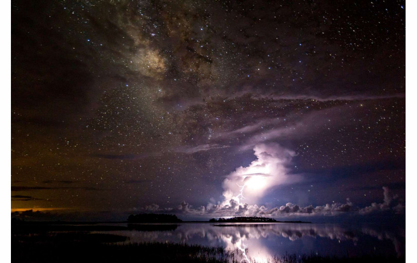 fot. Tianyuan Xiao, 'Thunderstorm under the Milky Way / Insight Investment Astronomy Photographer of the Year 2018
