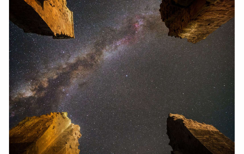 fot. Mashoud Ghadiri, Milky Way shining over Atashkooh / Insight Investment Astronomy Photographer of the Year 2018