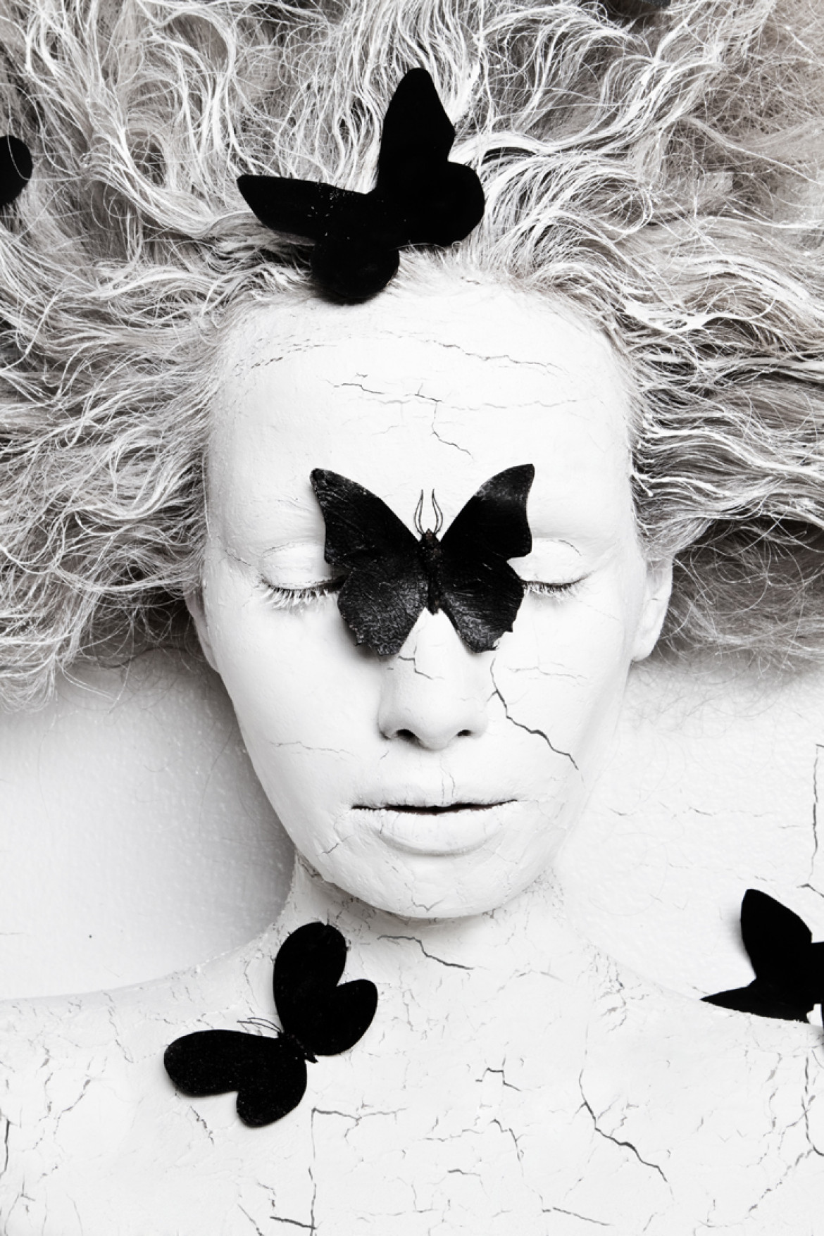 fot. Olga Volodina, z cyklu "Metamorphosis. Black Butterfly", 2. miejsce w kategorii Conceptual / Series