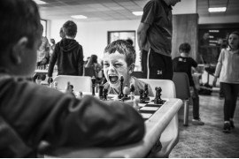 fot. Michael Hanke, "youth CGess Tournaments", 2. miejsce w kategorii Sports / Stories.

Szachy, to, paradoksalnie, dla wielu świat pełen emocji, adrenaliny i stresu. Cykl skupia się na zawodach młodzieżowych, organizowanych w wielu czeskich miastach w 2016 roku. 