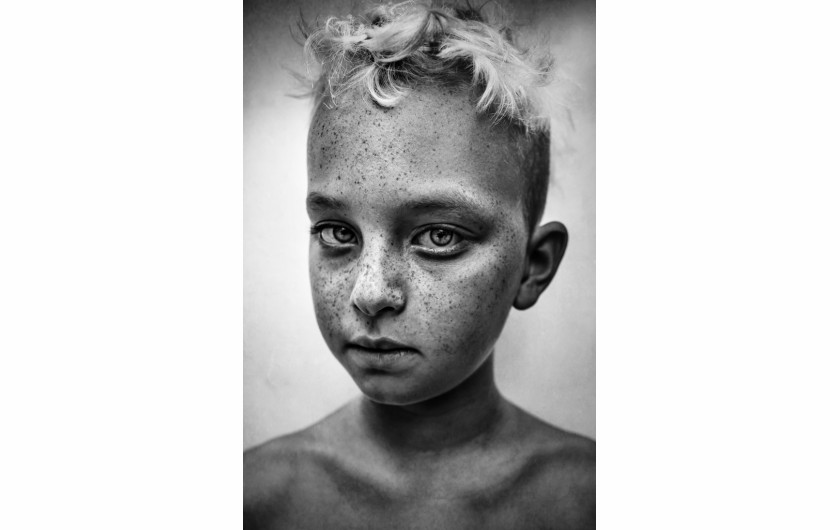 fot. Lee Jeffries, Zephyr, 1. miejsce w kategorii Portrait / B&W Child 2018