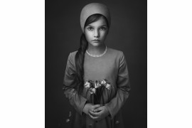 fot. Lisa Visser, "When the Flowers Die", 3. miejsce w kategorii Fine Art/ B&W Child 2018