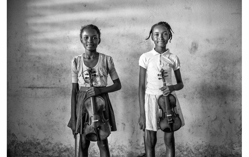 fot. Urim Hong, z cyklu City Soleil: a melody of hope, 3. nagroda w kategorii People / Monovisions Photography Awards 2019