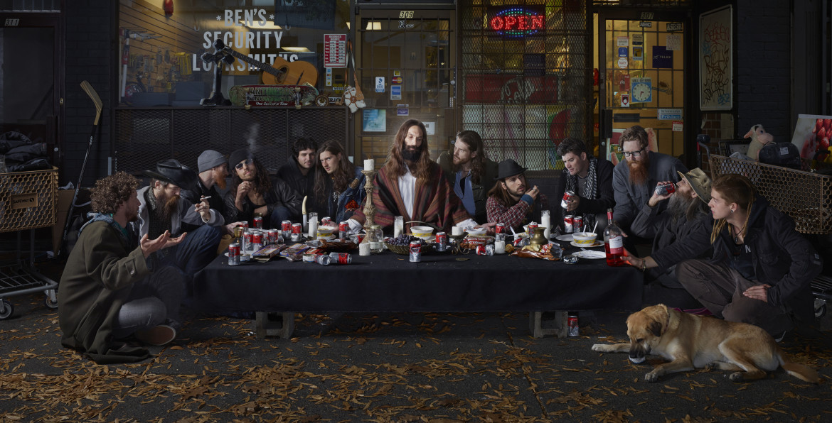 fot. Dina Goldstein, "The Last Supper East Vancouver", 2. miejsce w kategorii Creative / Urban Photo Awards 2019