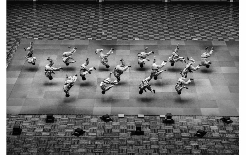 fot. Alain Schroeder, z cyklu Taekwondo North Korea Style, 3. nagroda w kategorii Photojournalism / Monovisions Photography Awards 2019
