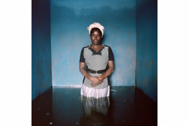 fot. Gideon Mendel, z cyklu "Drowning World"

- Woda zabrała wszystko, prócz ich życia - opowiada o serii fotograf. Długoterminowy projekt Mendela przedstawia ofiary powodzi z całego świata.