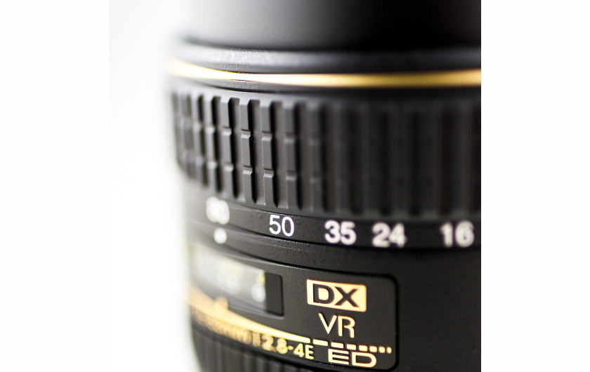 Nikon AF-S DX Nikkor 16-80 mm f/2,8-4E ED VR - detale