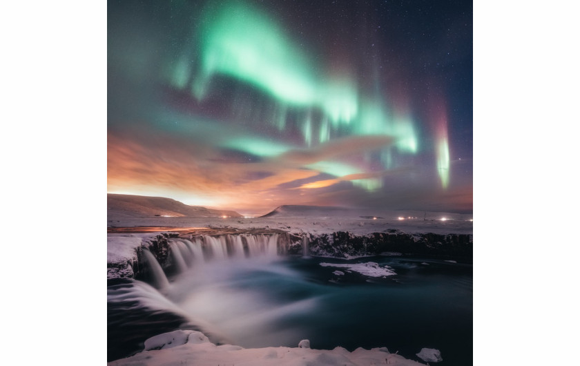 fot. Sutie Yang, Dancing in the Gooafoss / Insight Investment Astronomy Photographer of the Year 2019