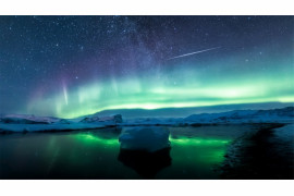 fot. Angel Yu, "Reflections of aurorae and meteors" / Insight Investment Astronomy Photographer of the Year 2019