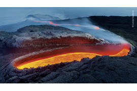 fot. Luciano Gaudenzio "Etna's River of Fire", 1. nagroda w kategorii Earth's Enivronments / Wildlife Photographer pf the Year 2020  