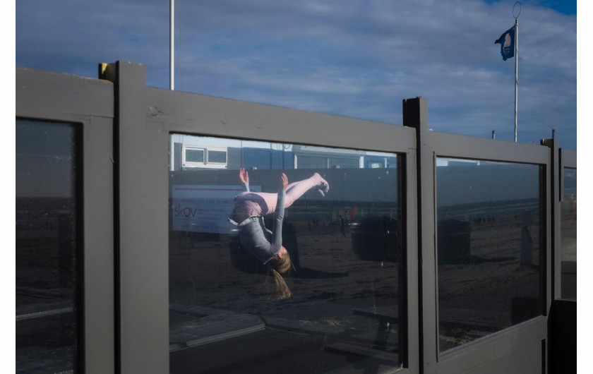 fot. Julie Hrudova, z cyklu Leisure, główna nagroda w kategorii The Street Photographer.

Zdjęcia do projektu powstawały w Moskwie, Tokio i Amsterdamie