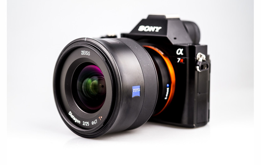 Zeiss Batis 25 mm f/2 wraz z Sony A7R