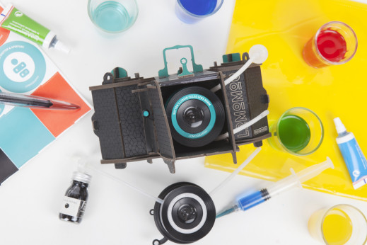 Obiektyw wypełniony kawą w średnioformatowym body z kartonu - Lomography znów zaskakuje