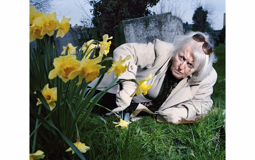 fot. Piotr Karpiński, Old Woman with Narcissus