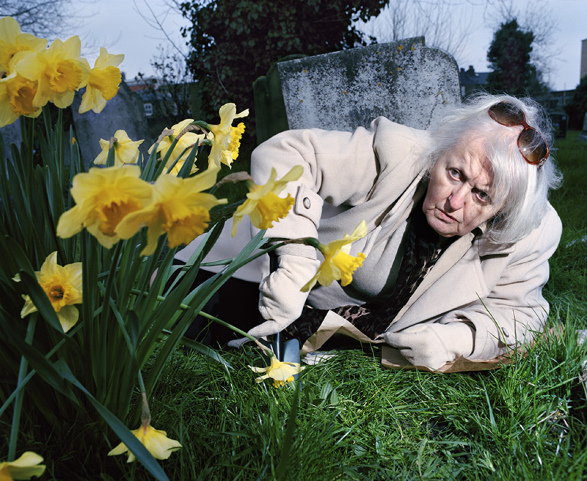 fot. Piotr Karpiński, "Old Woman with Narcissus"