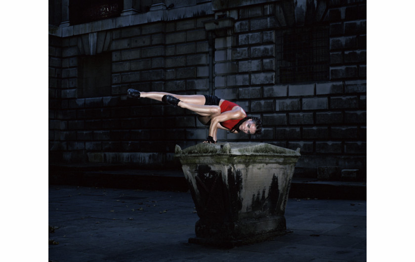 fot. Piotr Karpiński, Girl on a Tomb