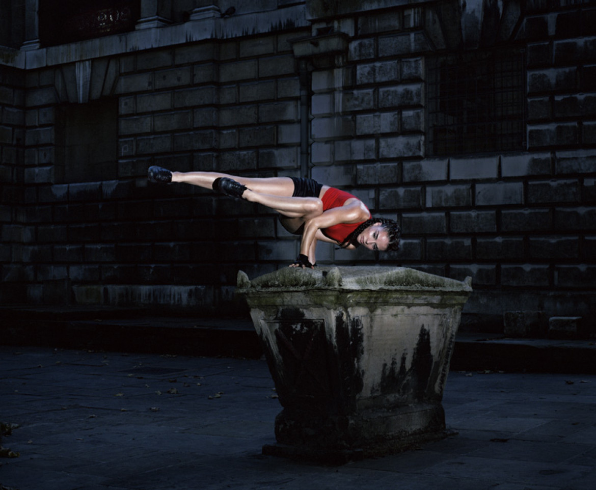 fot. Piotr Karpiński, "Girl on a Tomb"