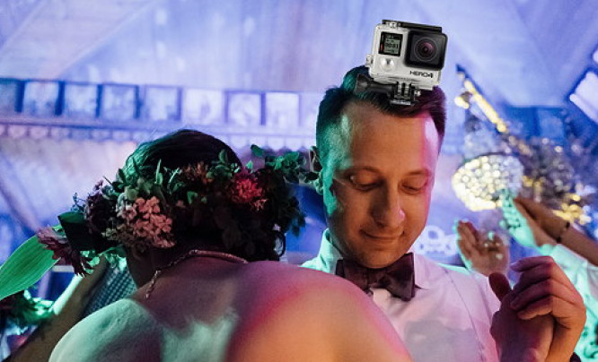 30% par chce zrezygnować z fotografów ślubnych na rzecz znajomych i kamer GoPro