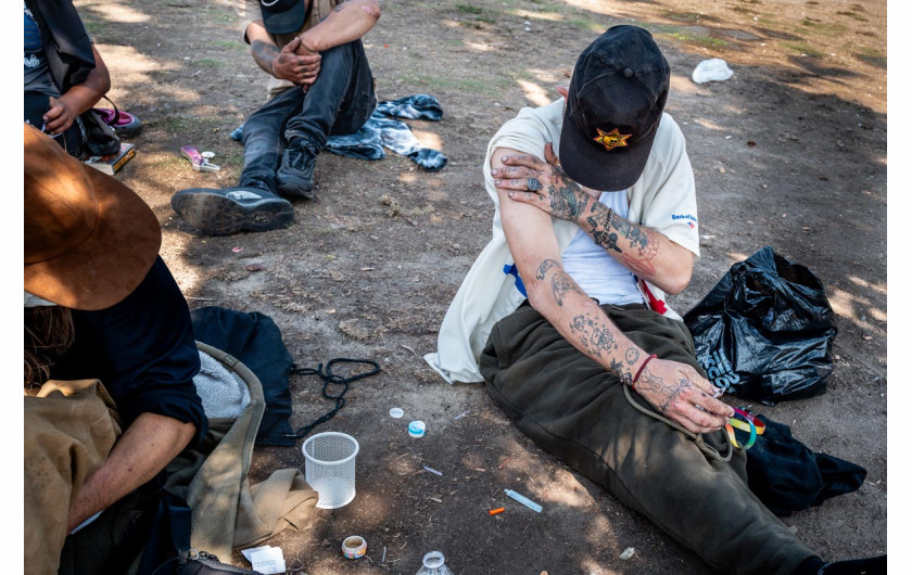 Fot. Marcin Górzyński, Fentanyl – opioid 50 razy silniejszy od heroiny, łatwo uzależnia i niesie wysokie ryzyko przedawkowania. Tylko w 2023 roku w USA zmarło przez niego ponad 70 tys. osób, w tym wielu bezdomnych.2 nagroda w kat. People Stories / Grand Press Photo 2025