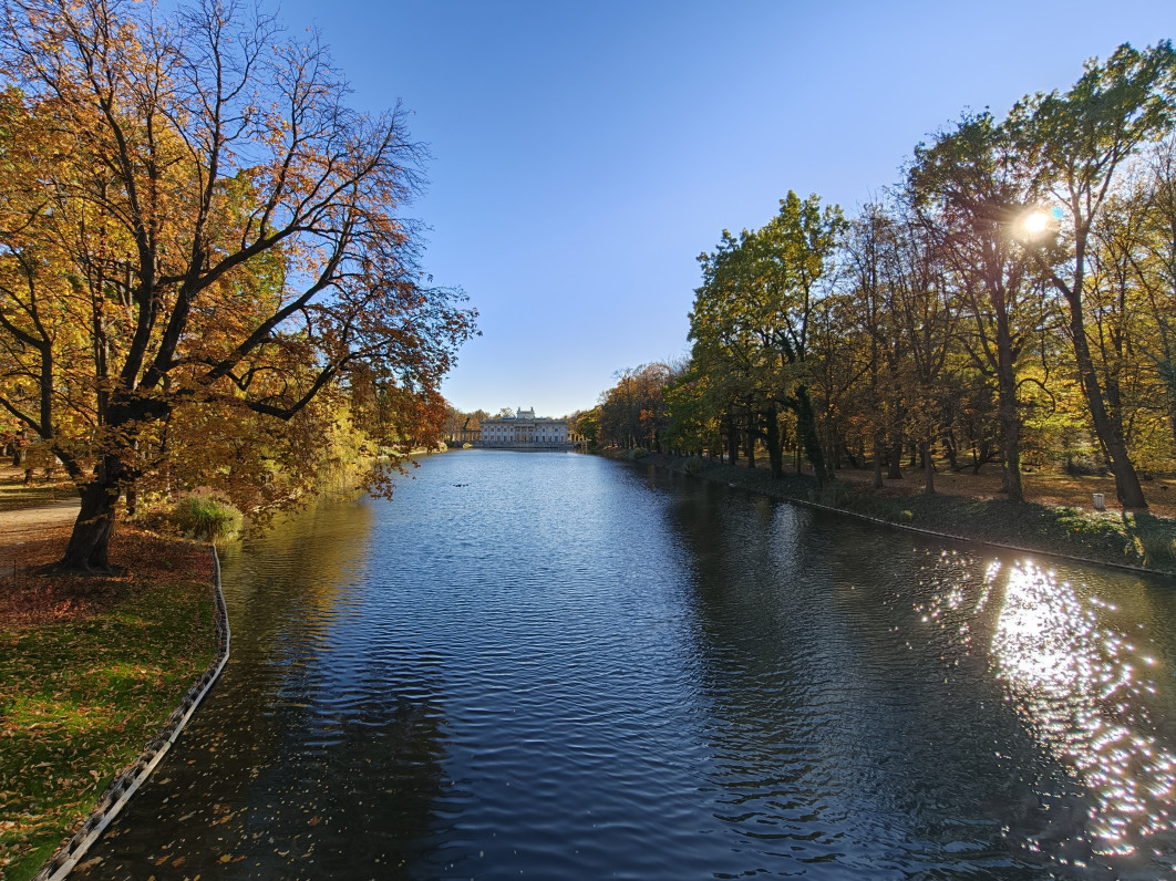 1/200 s, f/2, ISO 64, 2.3 mm