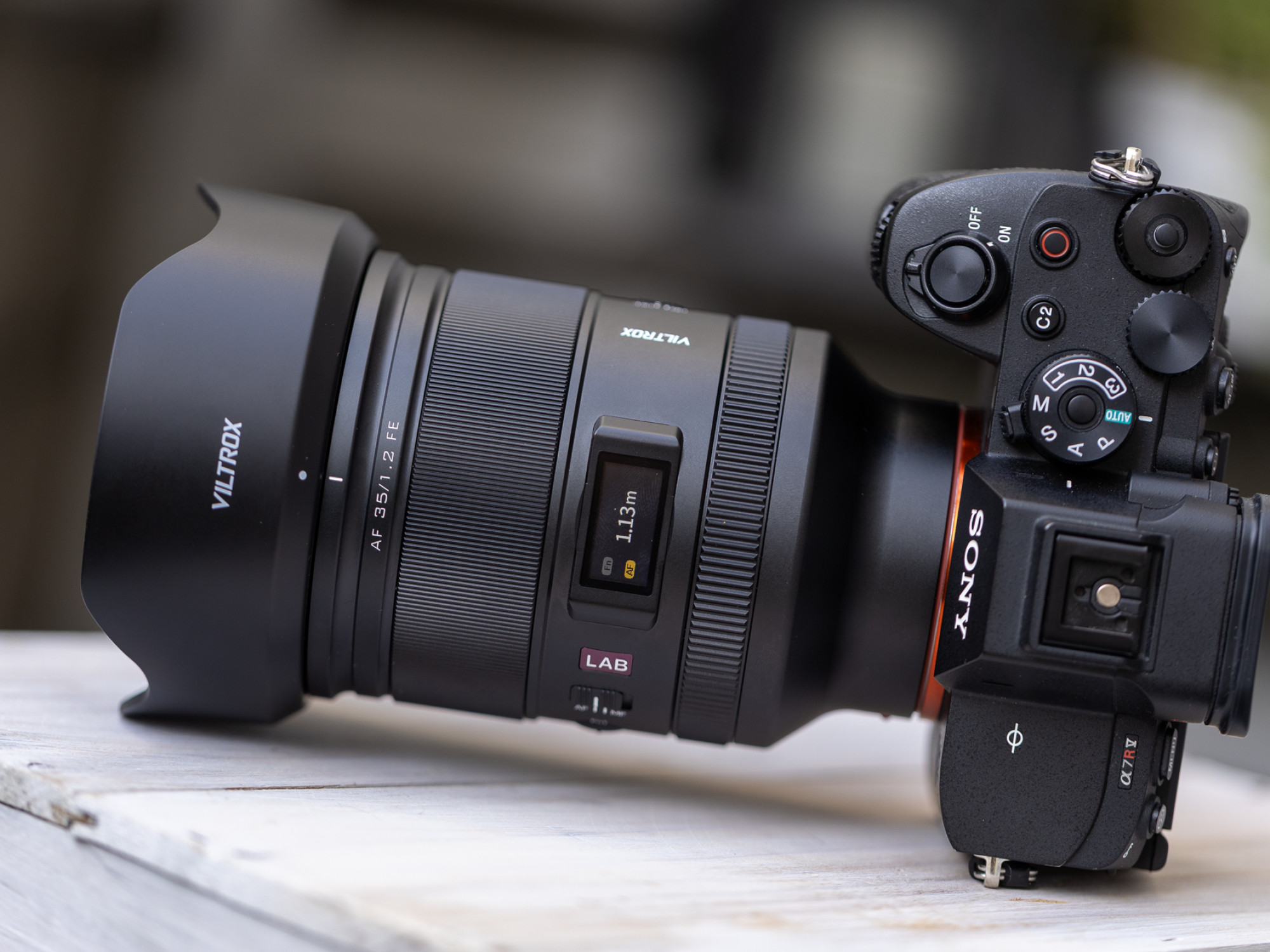 Viltrox AF 35 mm f/1.2 LAB - test obiektywu do aparatów Sony E