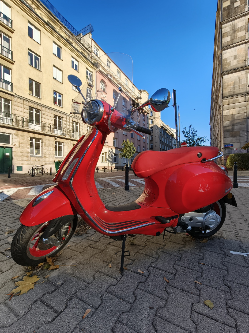 1/200 s, f/2, ISO 64, 2.3 mm