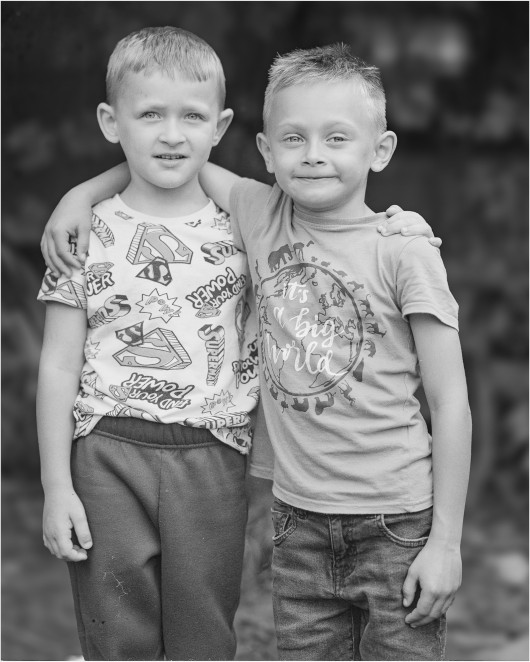 Fot. Yehor Lemzyakoff, z projektu Misplaced Childhood / International Photography Awards 2025