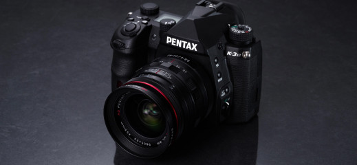 Mamy 2021 rok, a Pentax wypuszcza lustrzankę APS-C. Ale naprawdę niezłą lustrzankę