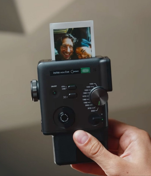 Tego jeszcze nie było. Instax mini Evo Cinema to pierwsza natychmiastowa… kamera