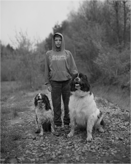 Fot. Yehor Lemzyakoff, z projektu Misplaced Childhood / International Photography Awards 2025