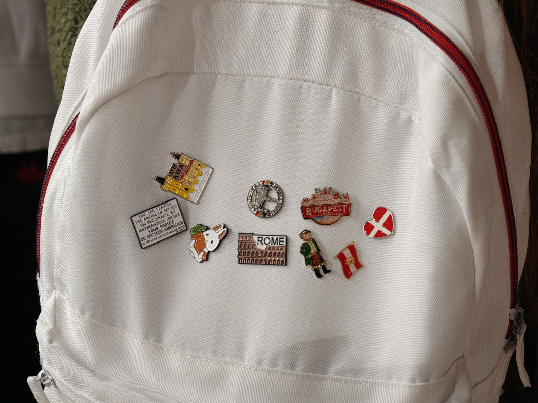 1/100 s, f/2.1, ISO 2000, 16.5 mm