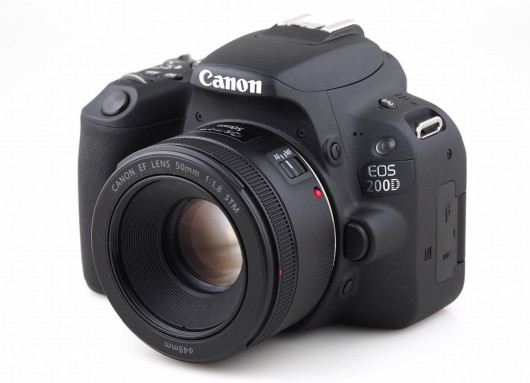 Canon EOS 200D