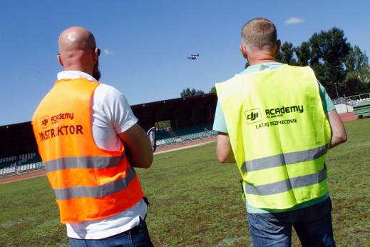 Jak wygląda i jak wybrać szkolenie dronowe?